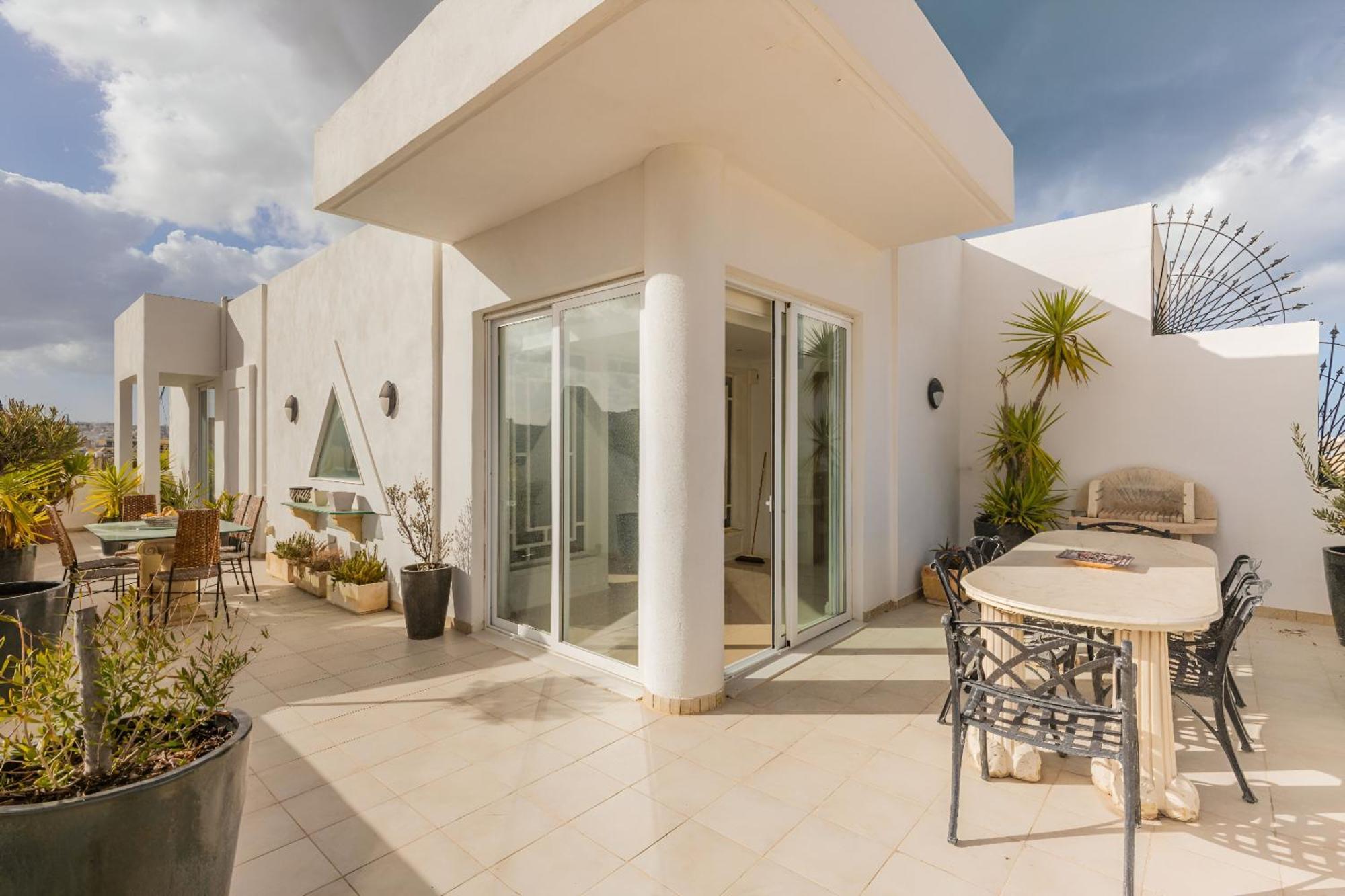 Stunning - Seaview Penthouse 3-Bed + Parking Apartamento Sliema Exterior foto